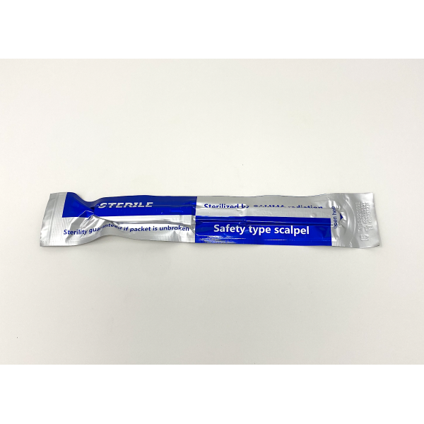 Disposable Safety Scalpels Sterile Surgical Blade Size 15 Stainless Steel with Plastic Handle & Metric Line Individually Foil Wrapped Box of 20