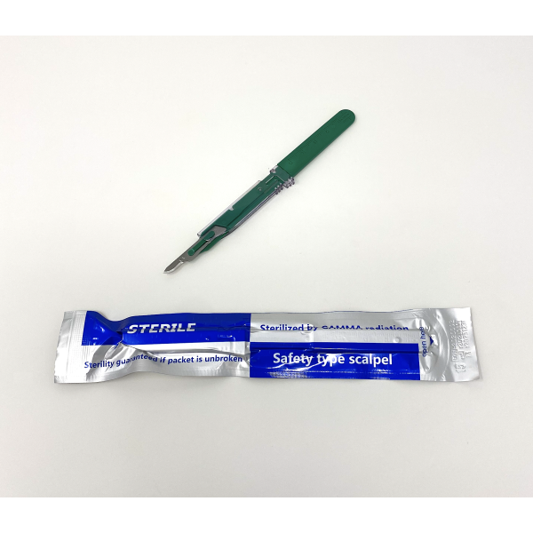 Disposable Safety Scalpels Sterile Surgical Blade Size 15 Stainless Steel with Plastic Handle & Metric Line Individually Foil Wrapped Box of 10