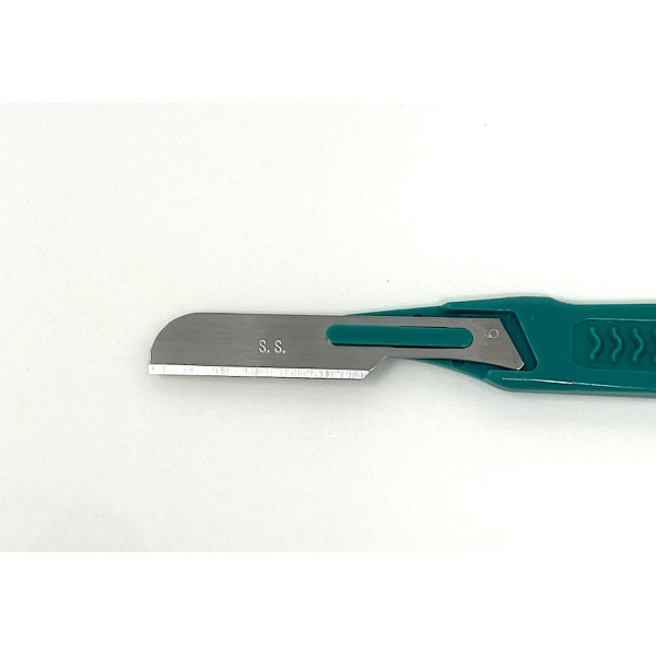 Disposable Scalpels Sterile Surgical Blade Size 16 Stainless Steel with Plastic Handle & Metric Line Individually Foil Wrapped Box of 250